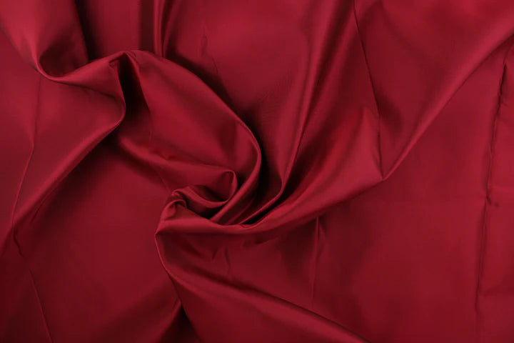 TAFFETA IRIDESCENT IN GOTHIC RED PLAIN DRAPERY FABRIC (RASPBERRY RED)
